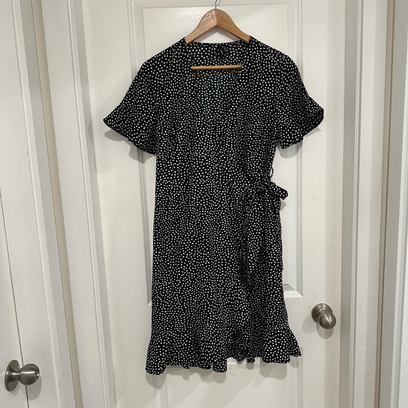 Vero Moda  | “Henna” Wrap Dress  Women’s Medium Black With White Polka Dots - Picture 3 of 11